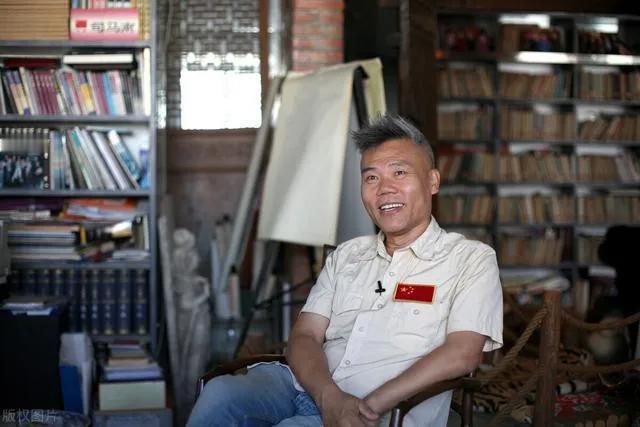 #司马南究竟是怎样一个人#

司马南是一个愤青分子，跟教授郑强、经济学家温铁军一