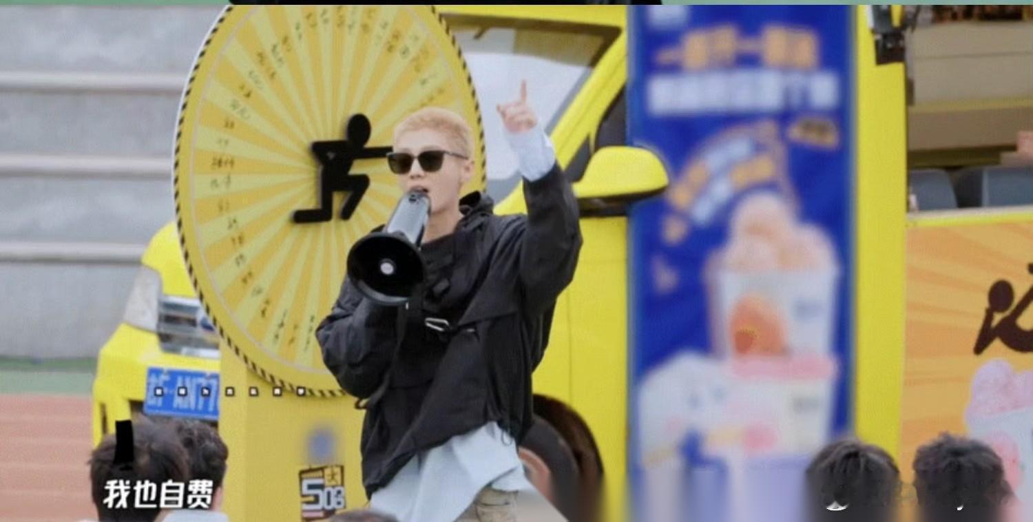 鹿晗，能红这么久是有原因的！ 6月20日， 36岁的鹿晗，突然冲上了热搜。这次和
