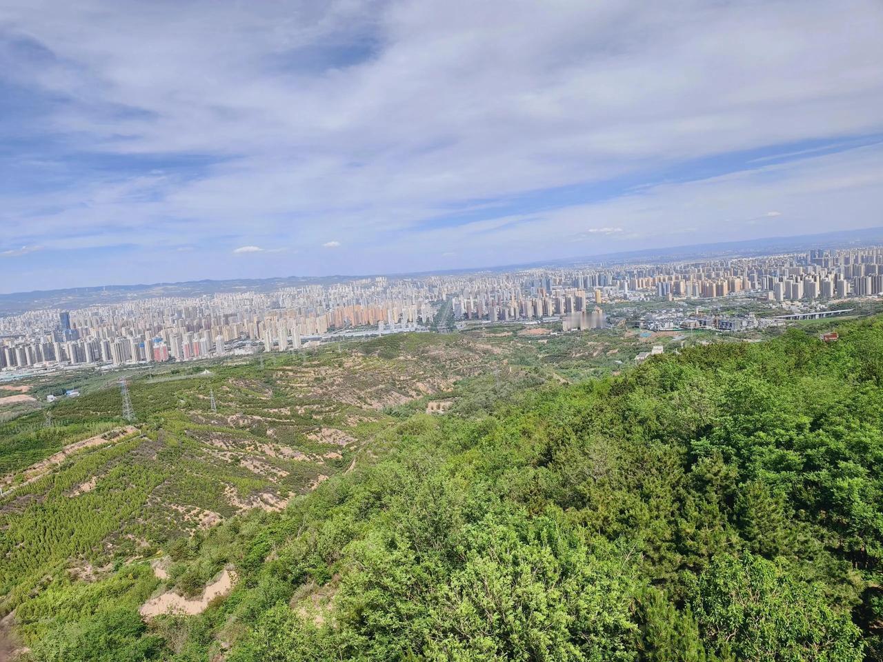 如果男女朋友，对方父母生病住院了，男方没有表示，也没有关心这正常吗？还能不能继续