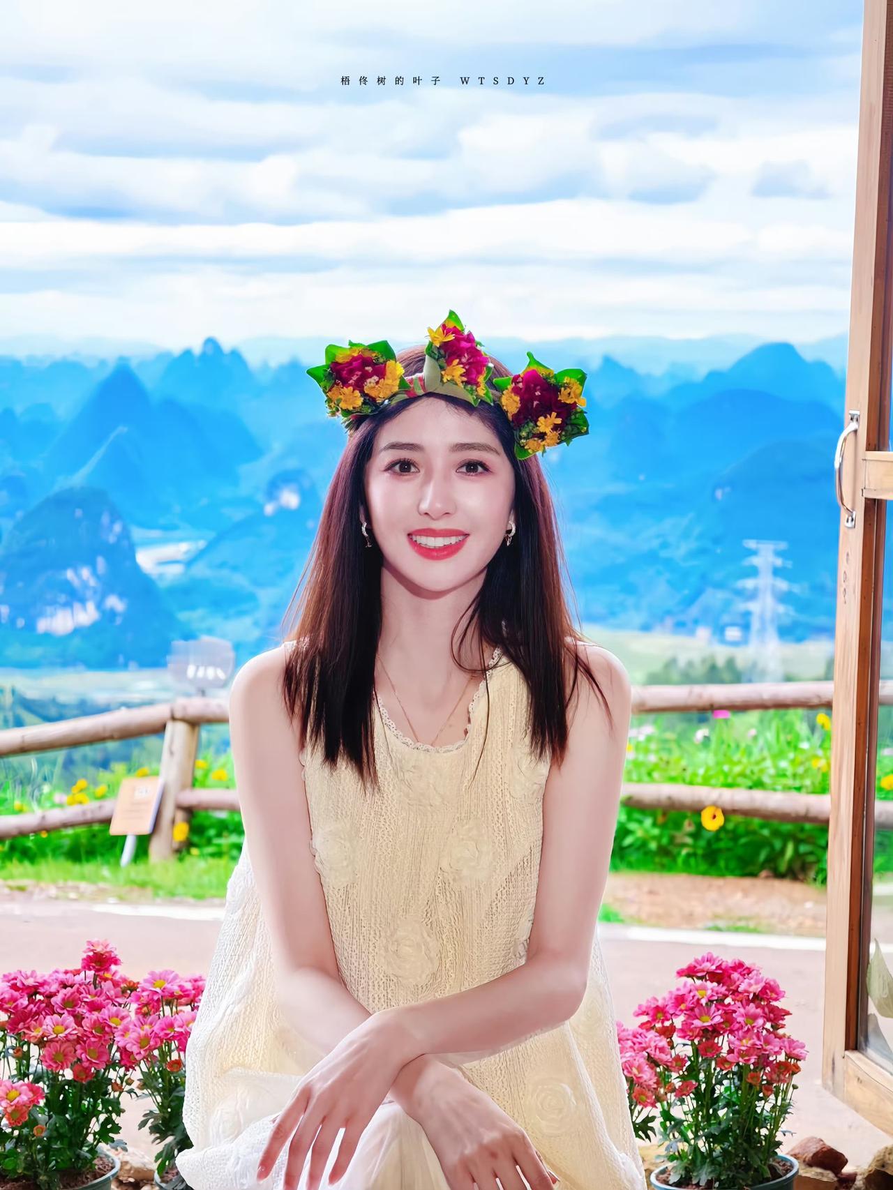 的五官，真的是精致，美得恰到好处，柔美甜，不张扬[赞]