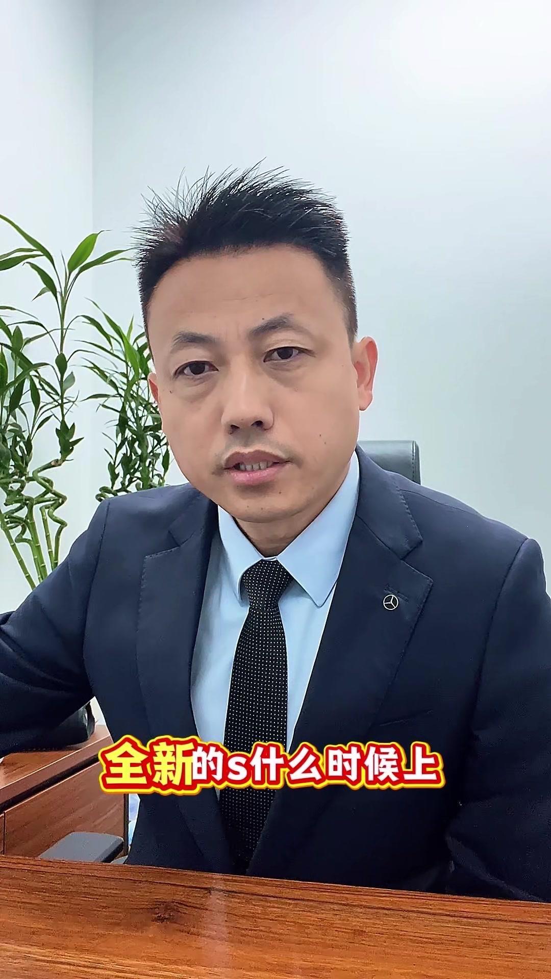 26款奔驰S级其实是简单的小改款，这次有不少变化呢。

首先是增加了S400特别