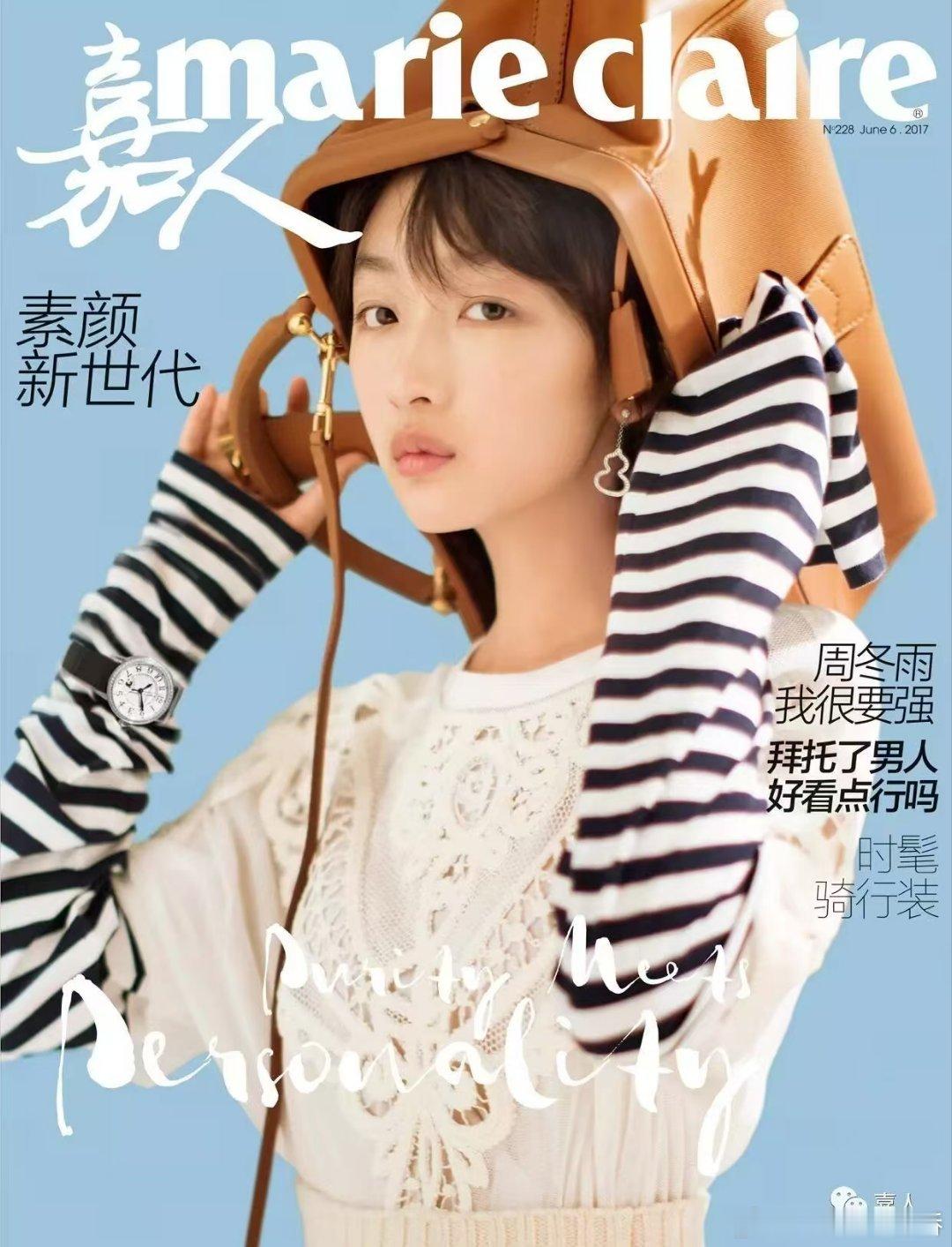 周冬雨羽毛美甲 仔细放大图片观察美甲细节，羽毛的质感做得很轻薄，不会厚重闷手，抬