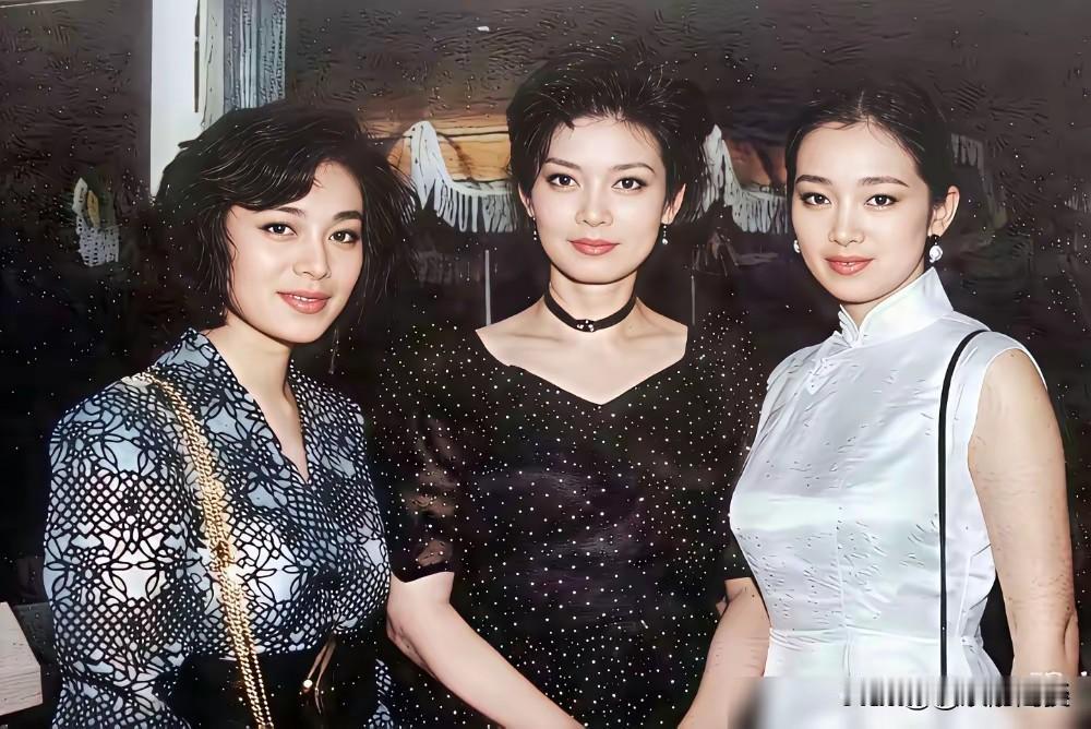 青春靓丽的巩俐与潘虹，在银幕留下无数经典荧幕形象，将风华定格于岁月。
平凡的我们