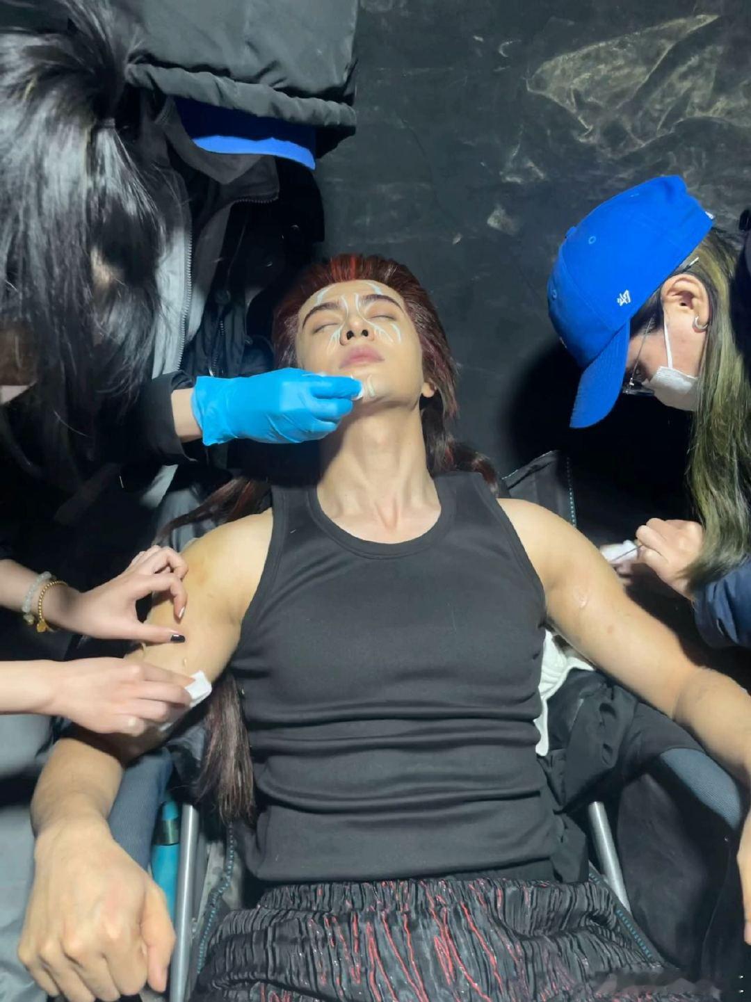#米热十刑杀马特红发# 看到十刑出场我真的感受到燃起来了，咱就是说这特效真的太给
