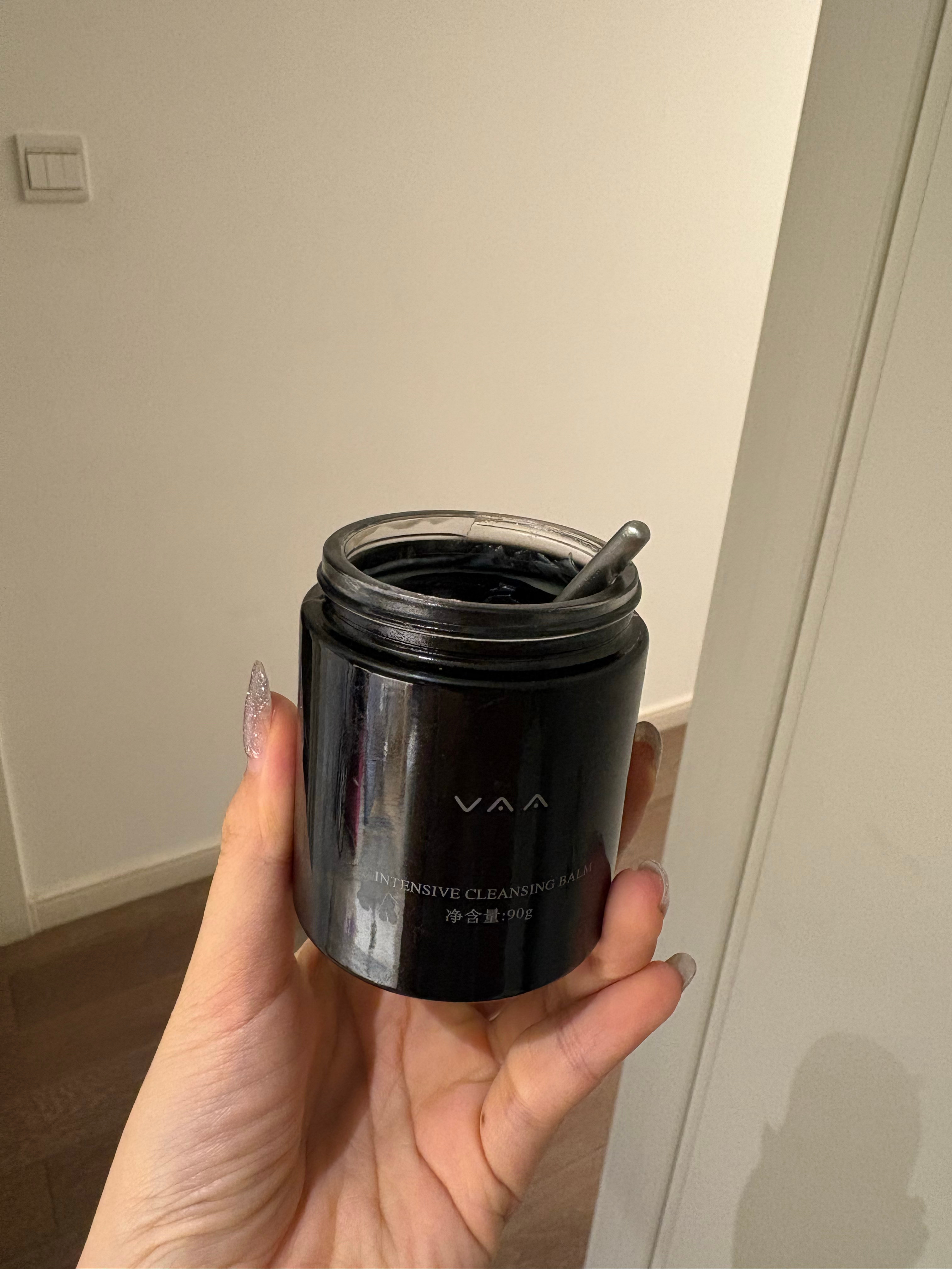 记录一个很爱的空瓶，VAA红茶卸妆膏。我有个朋友是做护肤品配方师的，说他们有一个
