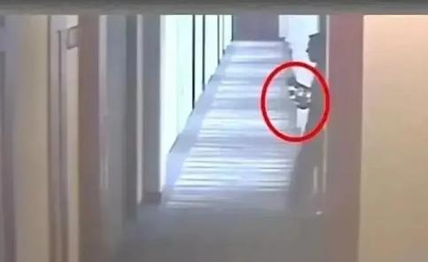 2016年，江苏一老人在酒店拿了一瓶水，儿子喝下后中毒身亡，经调查才得知瓶中装的