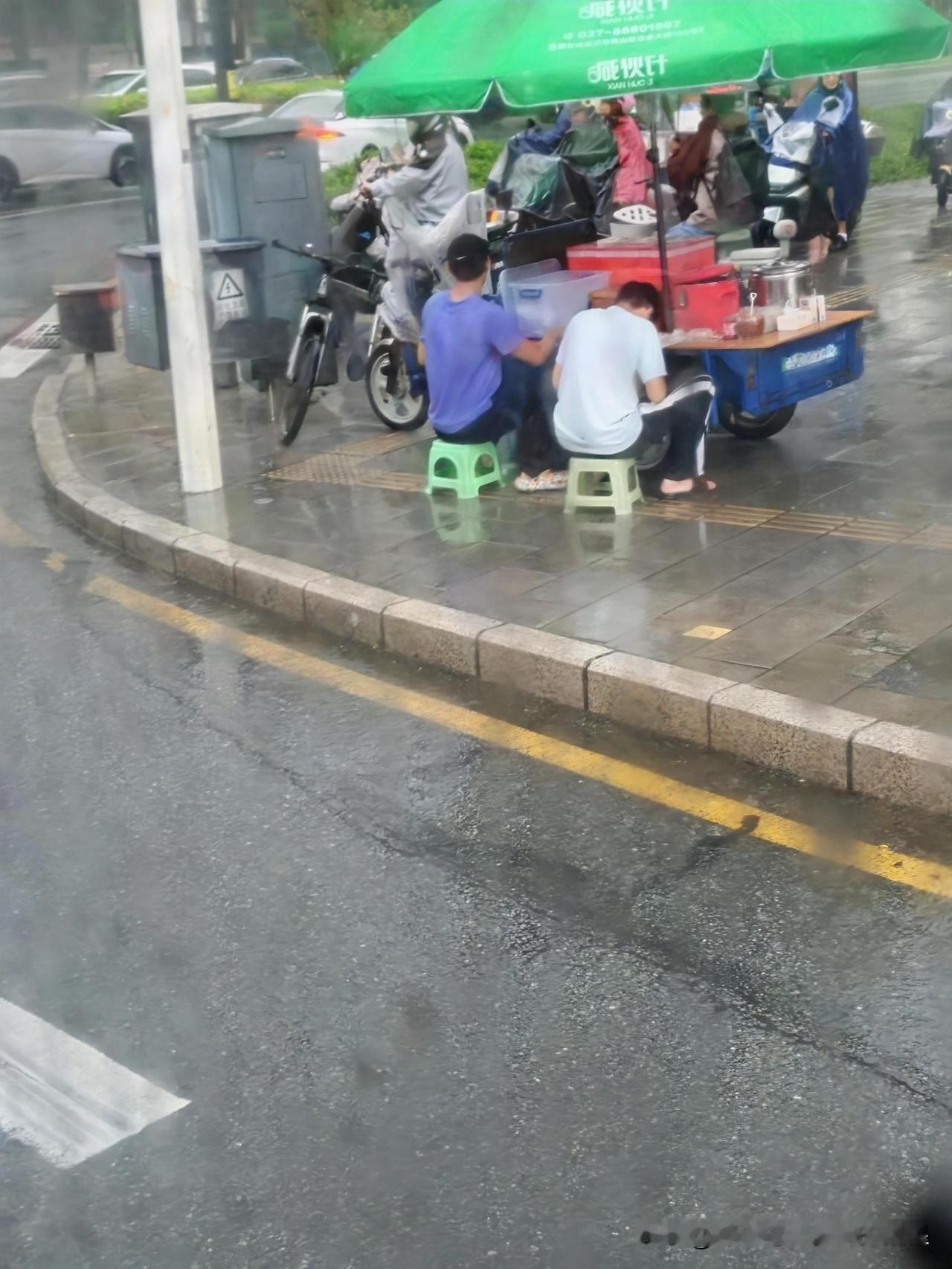 8090 都说穷人的孩子早当家，我们这一代确实做到了，自力更生艰苦奋斗，勤俭节约