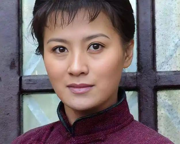 她怀孕6个月被劝堕胎，她偏要生！1994年，她挺着大肚子签字离婚。医生、家人、网