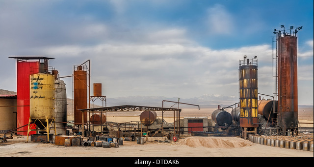 伊朗出口的石油比战前还多好家伙，越打出口越多，越乱油价越涨。别人慌得一批，它闷声