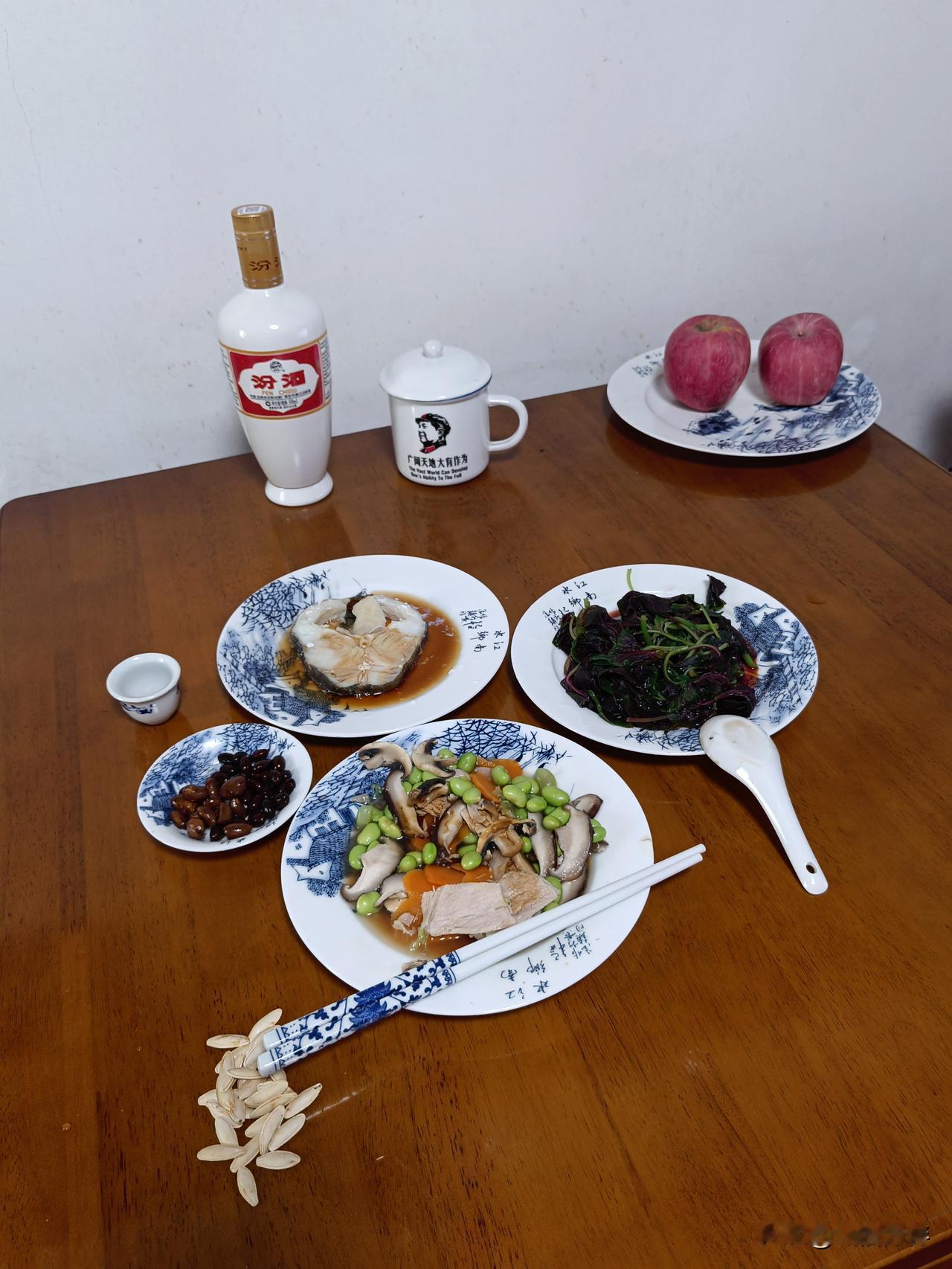 73岁的老单男三十多年的灰指甲，自己涂抹药膏，现在情况大为好转，才一个半月，询问
