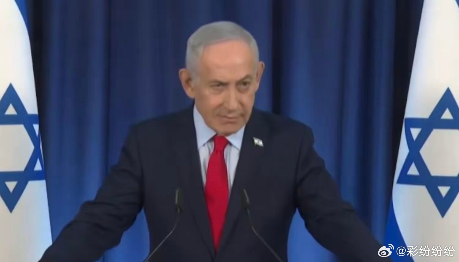 吃瓜吃瓜。 客户的一个小文员，长得挺好看的，白白净净的，之前谈过一个男朋友，成功