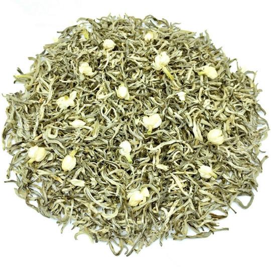 茉莉花茶，到底是花香迷人，还是茶香更胜一筹？这是个值得探讨的问题。
很多人钟情于