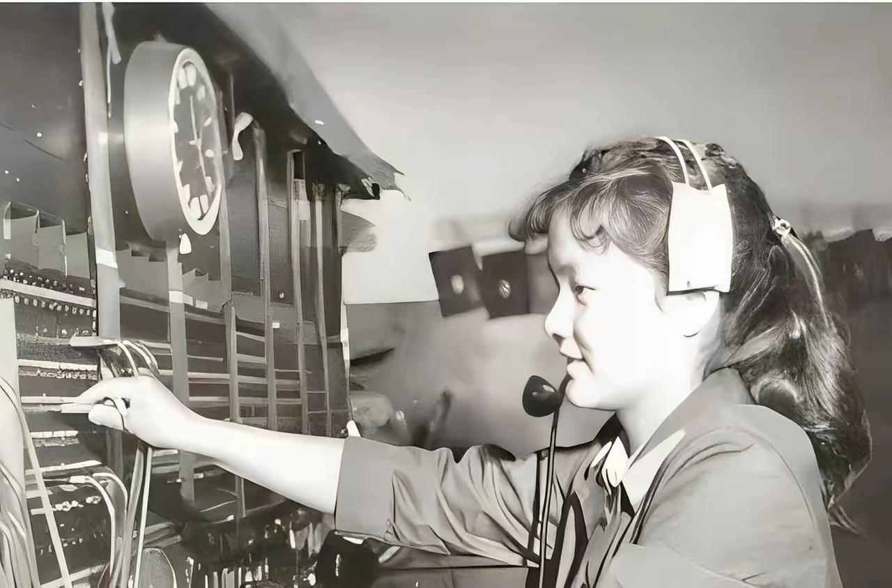 大家认识吗，认识的人差不多60岁了吧?当年打电话必须通过总机完成，看看现在一部手