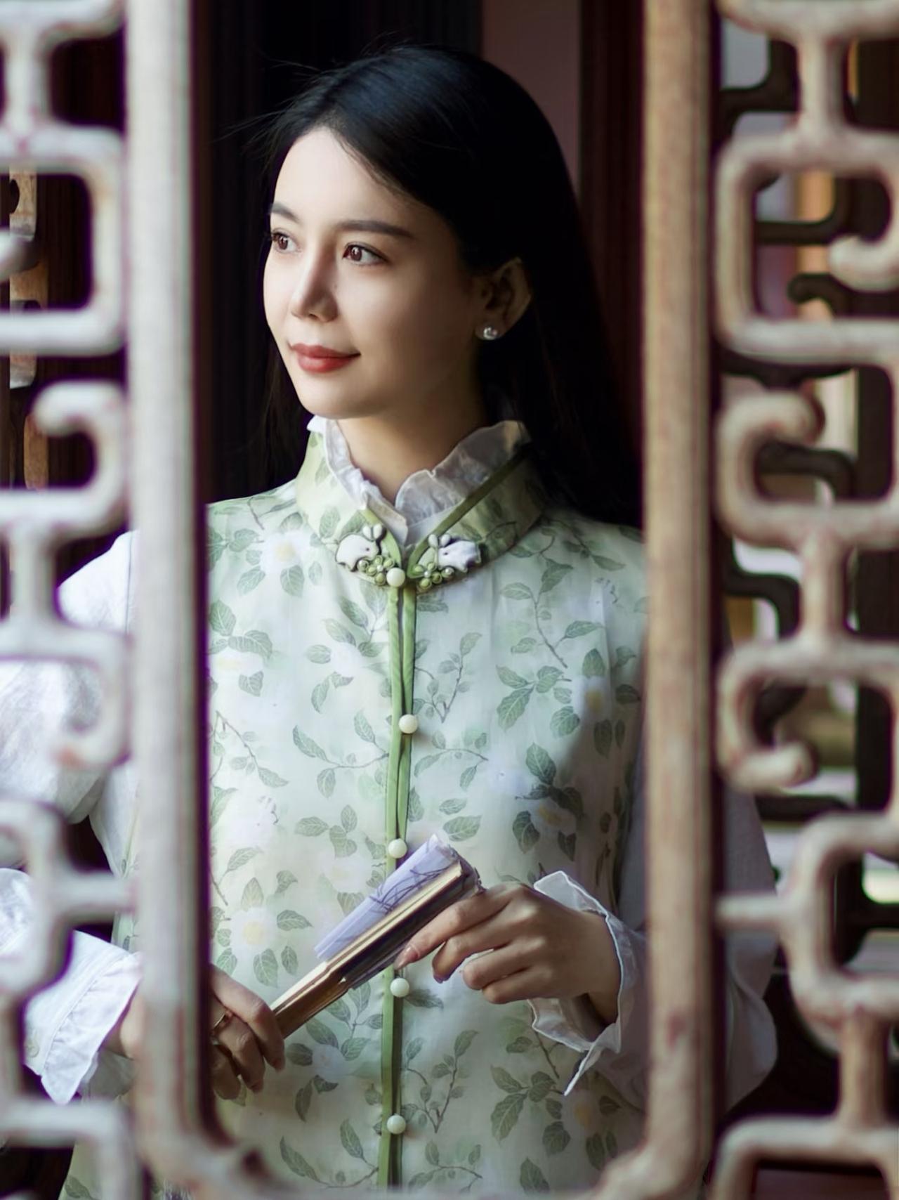 女人最美是气质还是最美的是善良?对于女人来说，最美的肯定是善良的心灵和高尚的品质