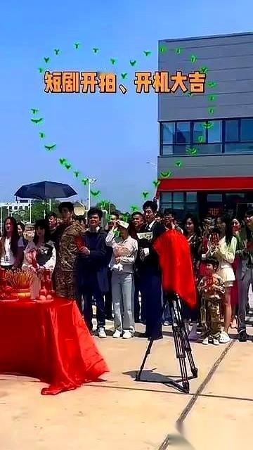 于龙和杨咩咩终于又进组了。
可这一次，他们要抢饭吃的对手，已经不是人了。
打开短