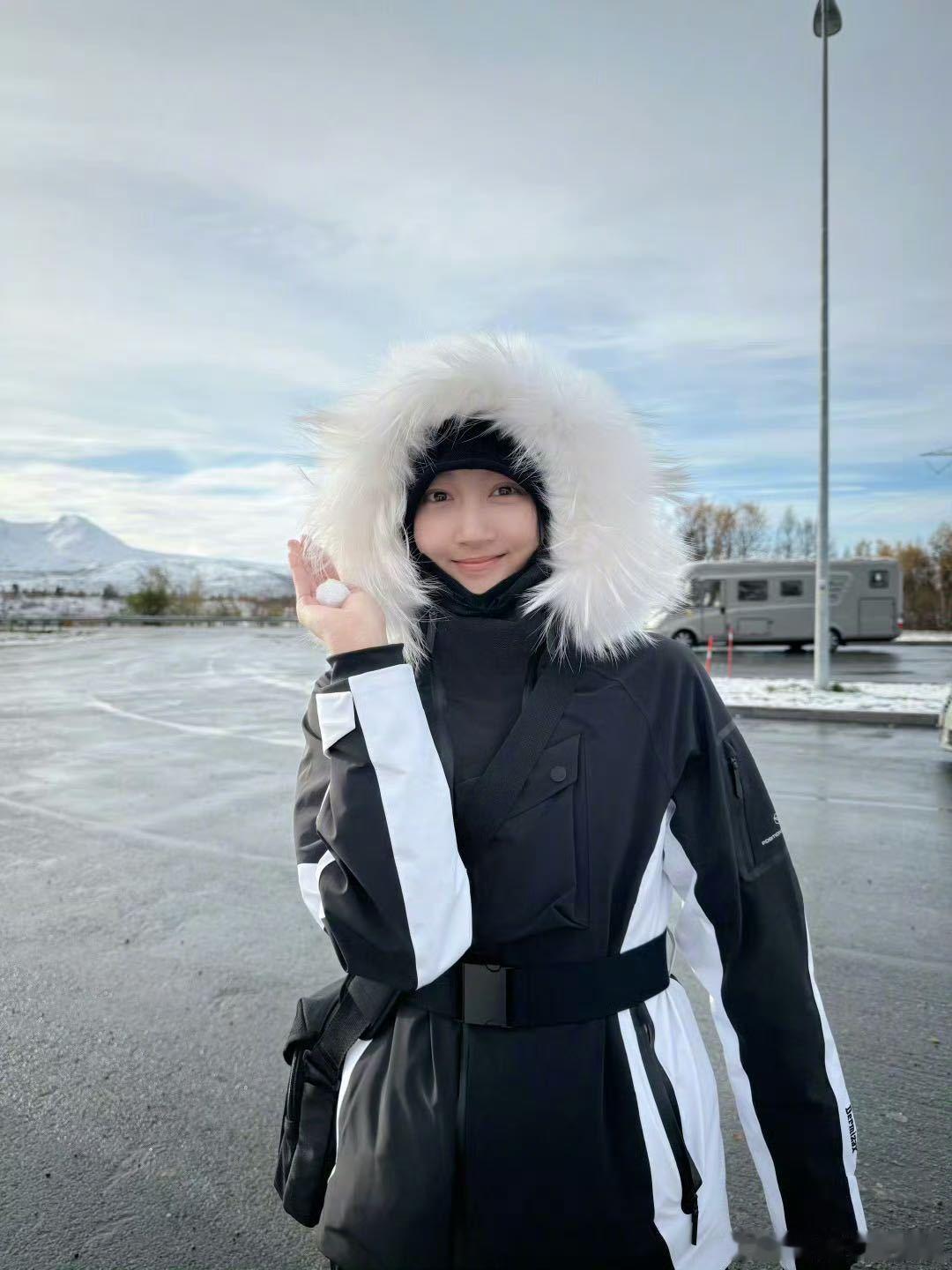 关晓彤旅行中的一些小小仪式关晓彤打卡世界最北边麦当劳 关晓彤太懂旅行仪式感了！挪