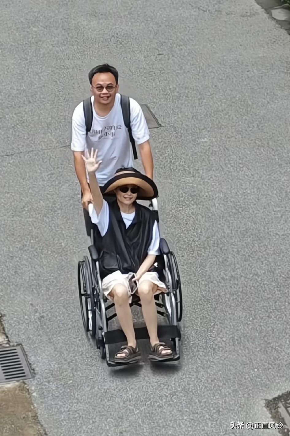 袁立老师这一病瘦了好多啊。
第一次见袁莉还是 20 多年前，在昆仑饭店，干净利落