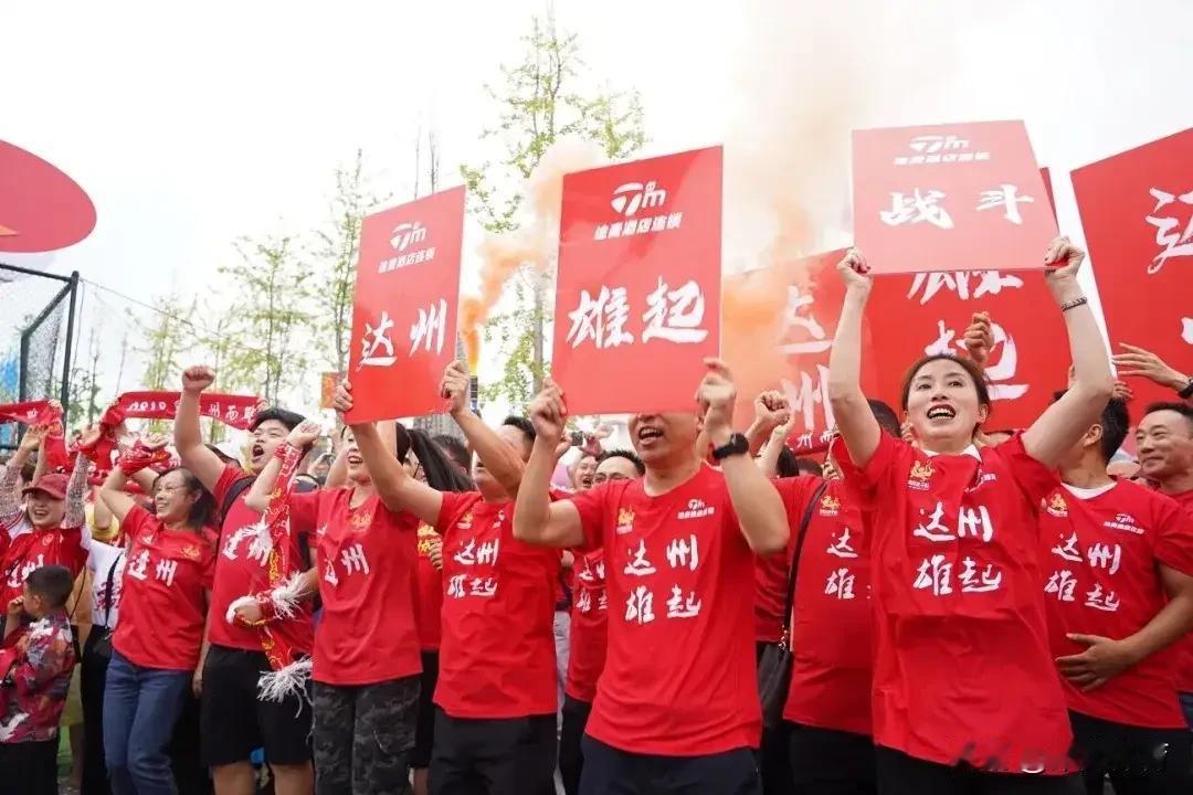 川超联赛第六轮将迎来多个小组头两名之间的对决！
     在川超联赛北区小组赛中