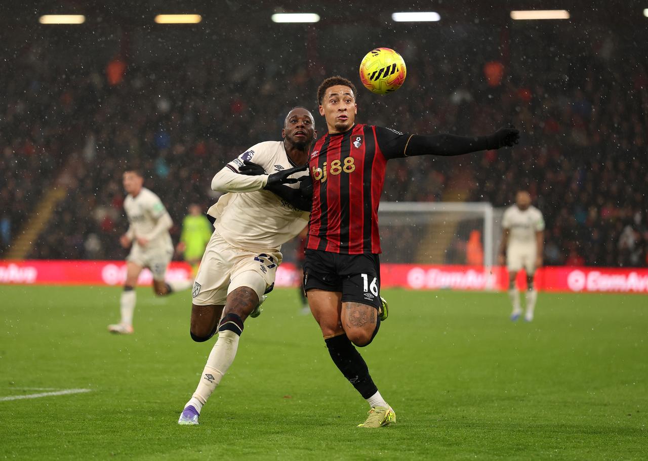 这就是传说中的系统局？🤔

伯恩茅斯 2-2 西汉姆联数据对比：

射门 28