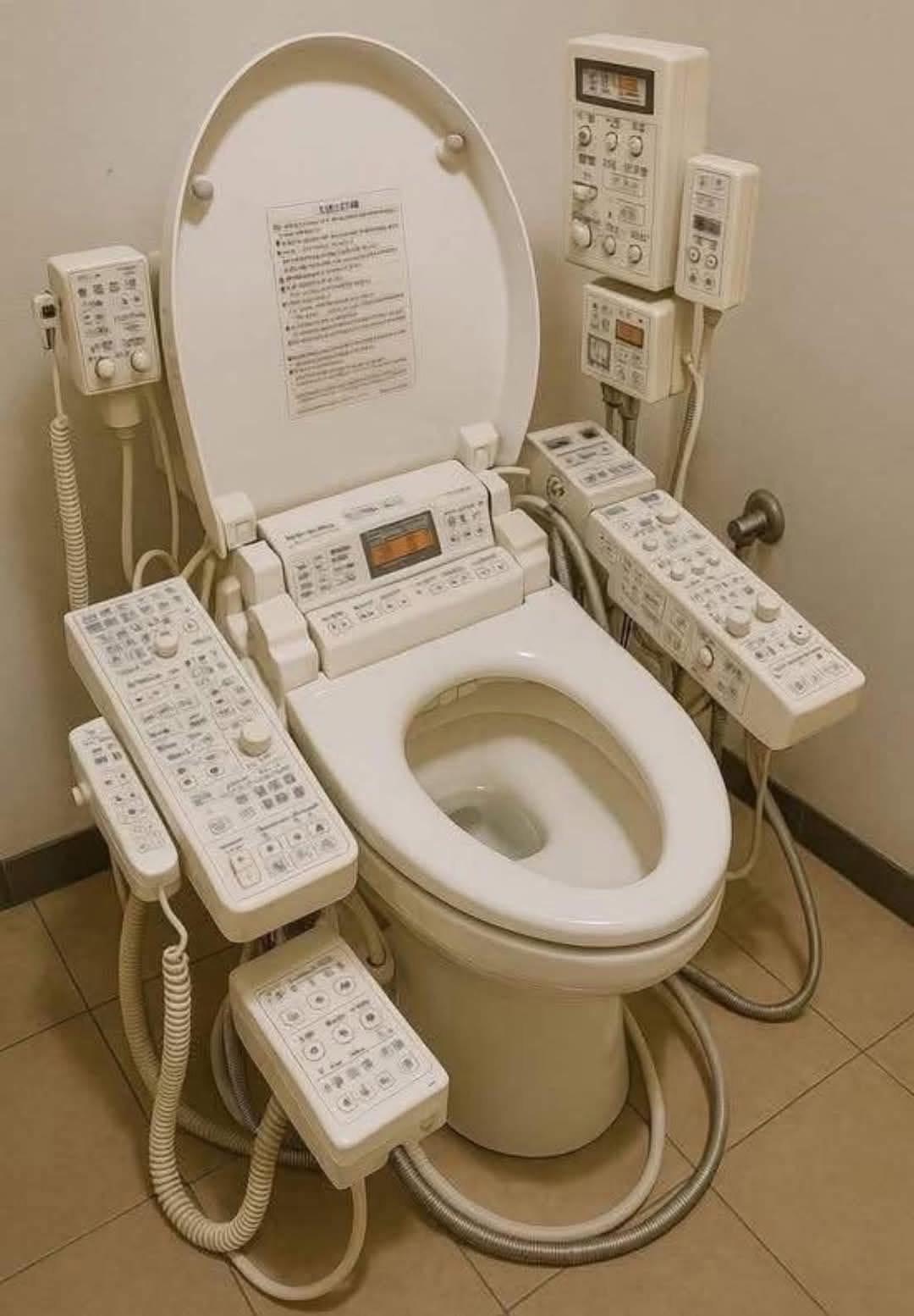 在日本上厕所搞得像在开飞机……