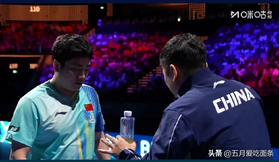 许昕借着梁靖崑儿比赛，时不时说陈垣宇打球没有气势，没有逻辑，没有质量[笑哭][笑