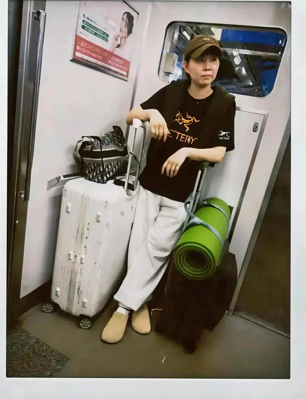 朱雨玲发文：长路漫漫。
 
昨天朱雨玲在女单1/4决赛中输给了王艺迪，横滨的比赛