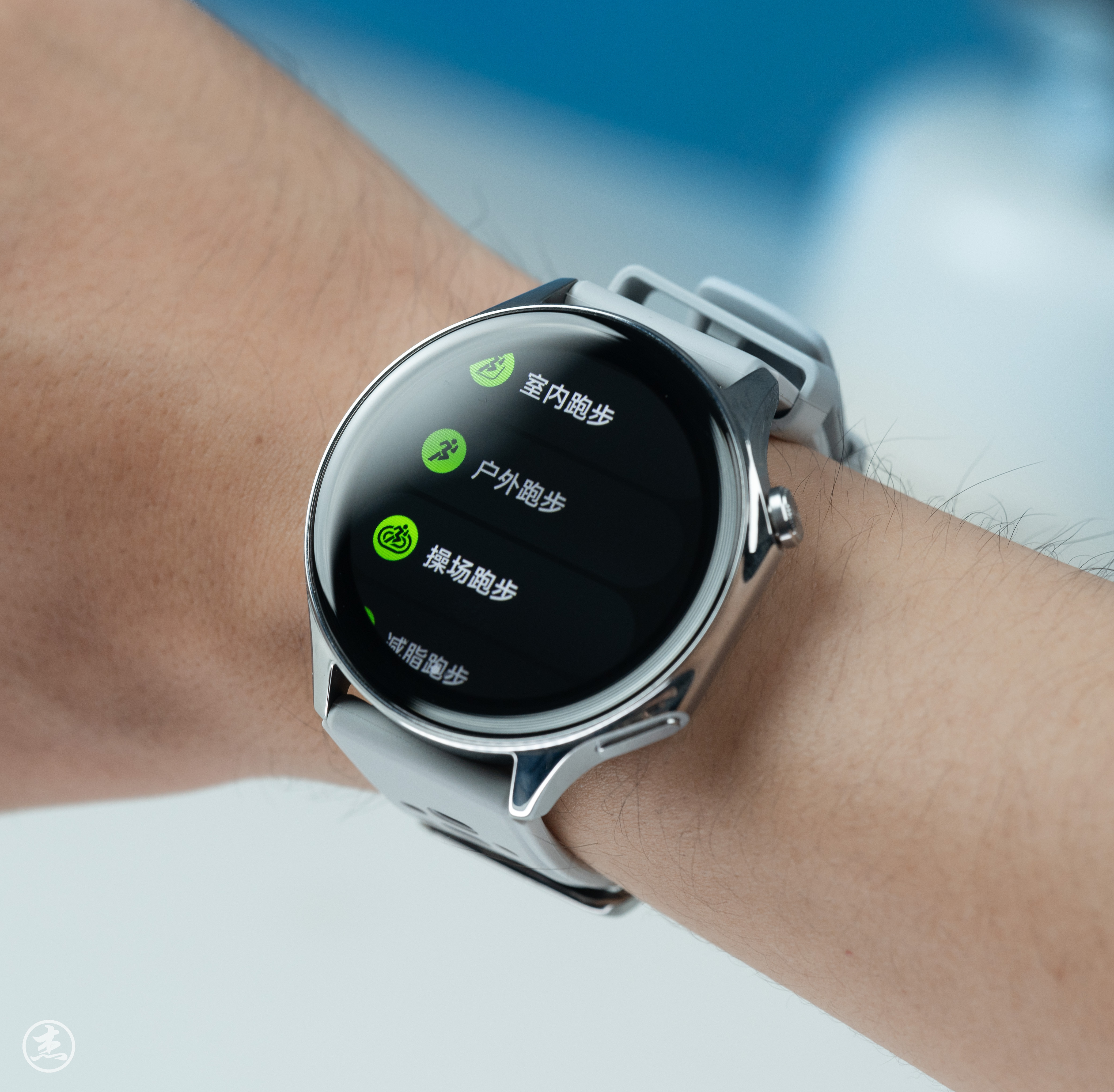 #OPPO Watch#X又来新配色啦，这次是冰川岩灰，高级感直接拉满。而且还是