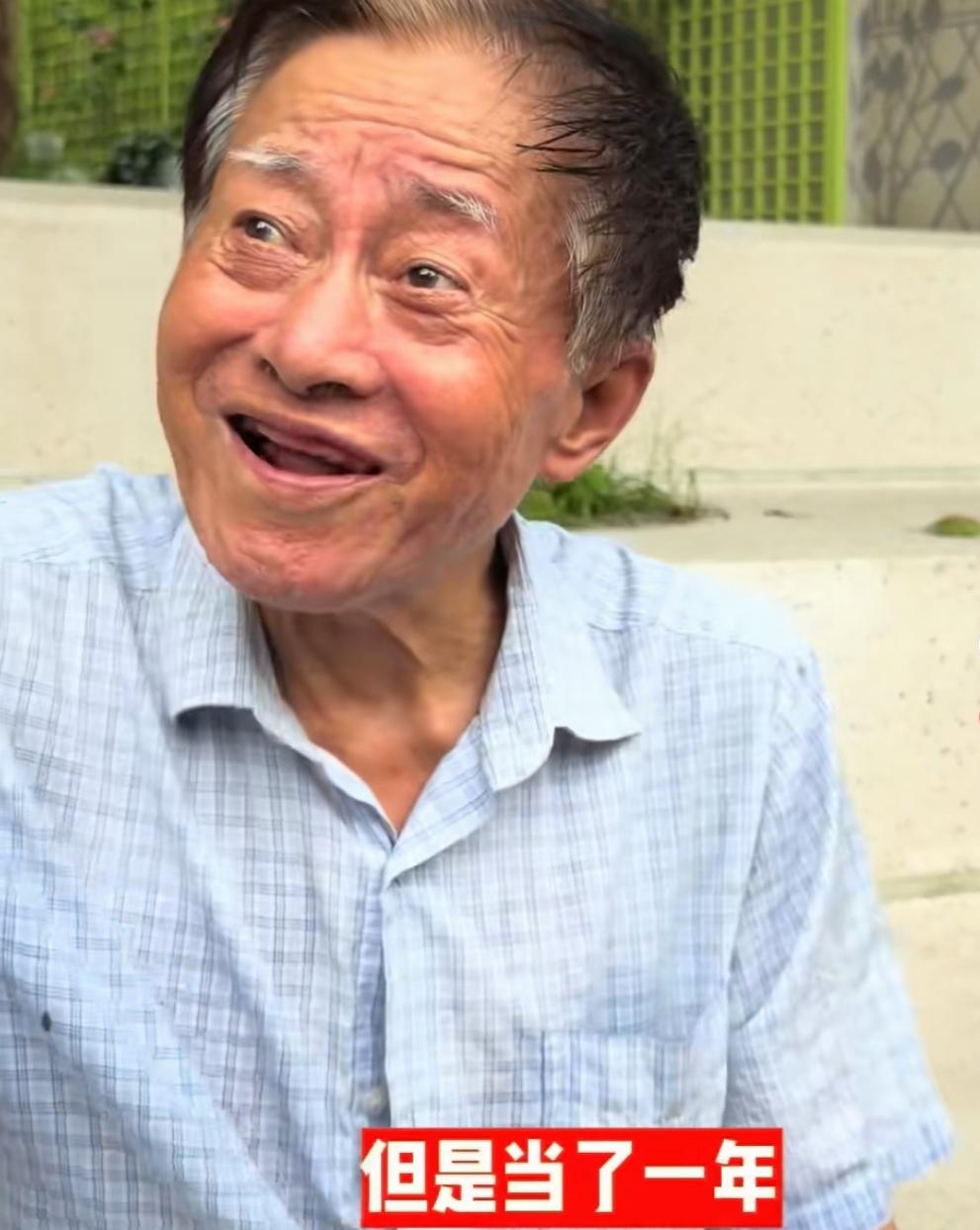 有网友置疑爷叔去新疆是去劳教或劳改的，但现在看来这个说法不存在的，别看爷叔平时凶