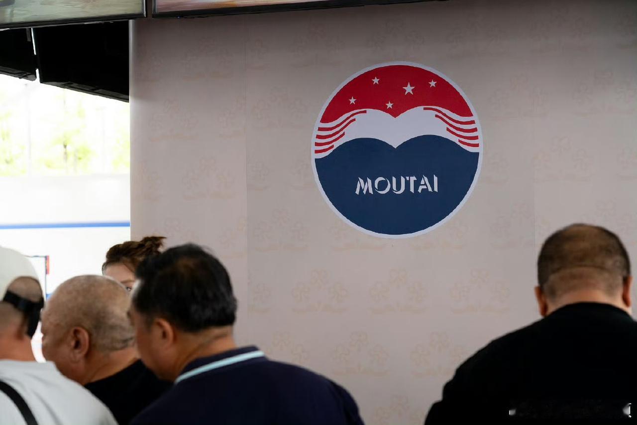 茅台董事长谈价格：随行就市，严防炒作
 
12月28日，贵州茅台酒全国经销商联谊