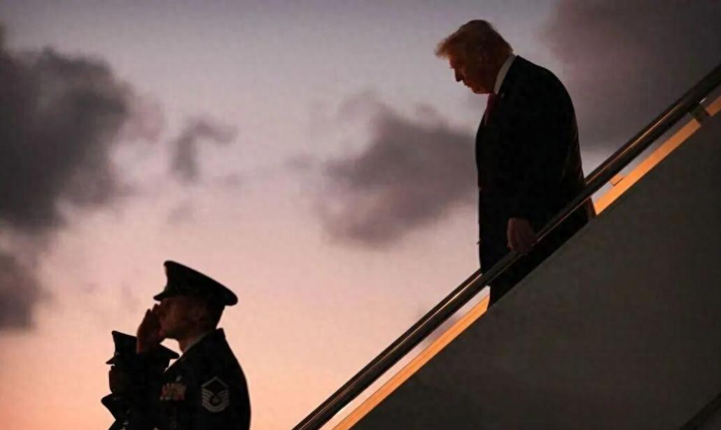 沙特王储穆罕默德·本·萨勒曼（MBS）回应特朗普所谓“亲我的屁股”的话，说沙特“