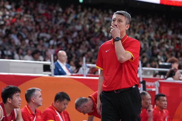 中国男篮vs日本男篮怎么回事！怎么回事！怎么回事！学什么不好学男足 ​​​