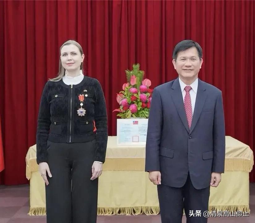 小丑跳梁！

立陶宛女议员因反华有功，被台独民进党授勋！昨日台“外交部长”林佳龙