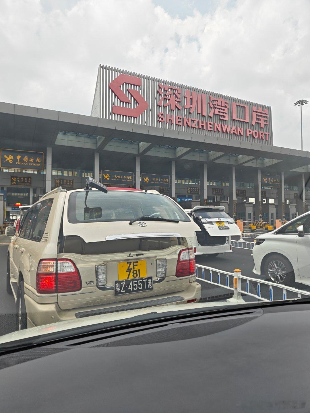 “贵人出门再招风雨”，包粤港澳车，直接到香港。金钟统一大厦，“贝蒂”菲佣中介。我
