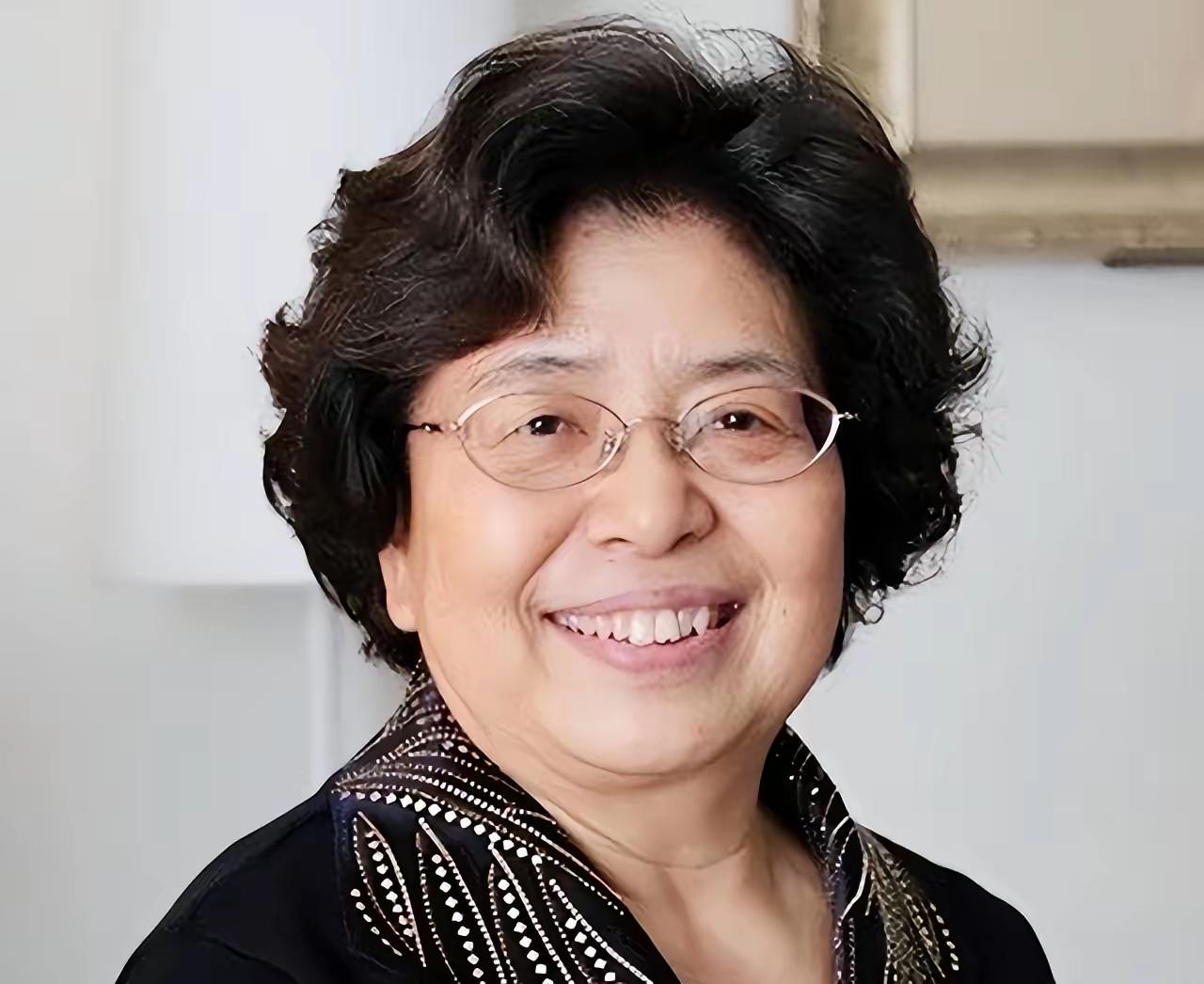王铎：庄则栋去世后，2013年，左左木敦子将他的书画及物品，拍卖了129件，获得