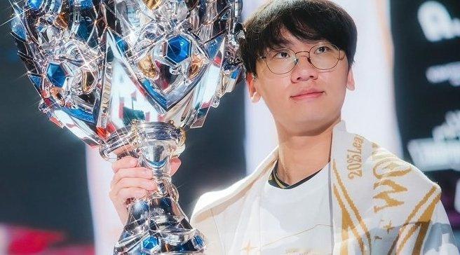 理性讨论，如果单看荣誉，Doran四次LCK冠军一次S冠是不是已经跻身上单前列了