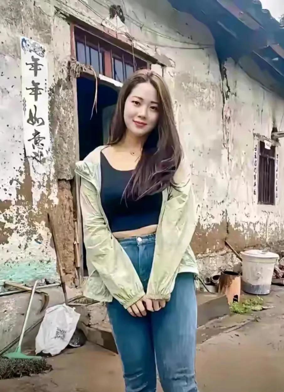 一个不需要见面，不视频，不拘泥于年龄的知己。她，名叫小雨，一个内心丰富却孤独的灵