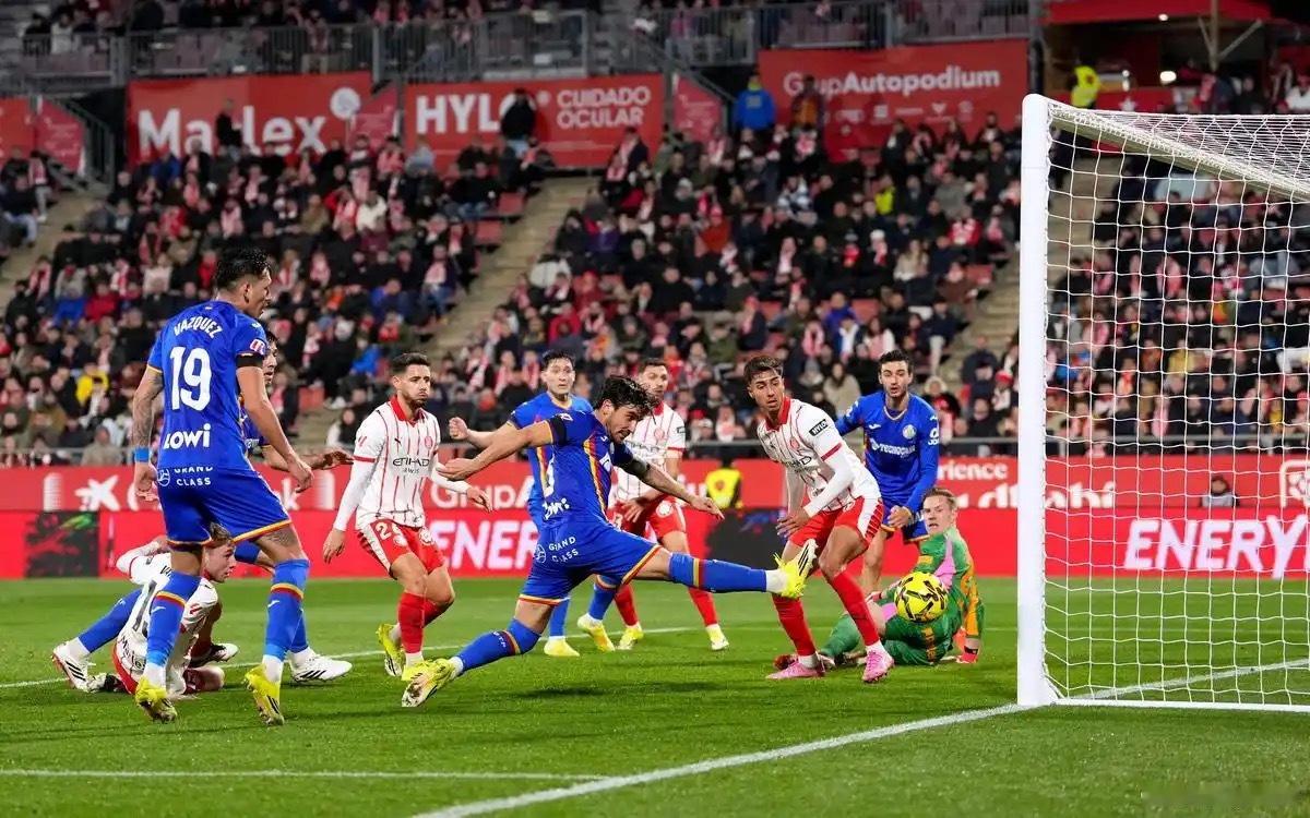 008法国杯朗斯 VS 图卢兹方向：主胜   🖊️分：1-0 2-1  进⚽️