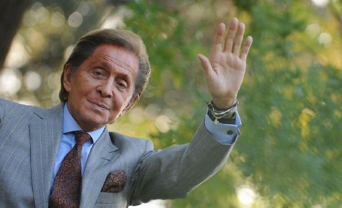 意大利总统缅怀华伦天奴 19日，著名设计师华伦天奴去世 ，享年93岁。意大利总统