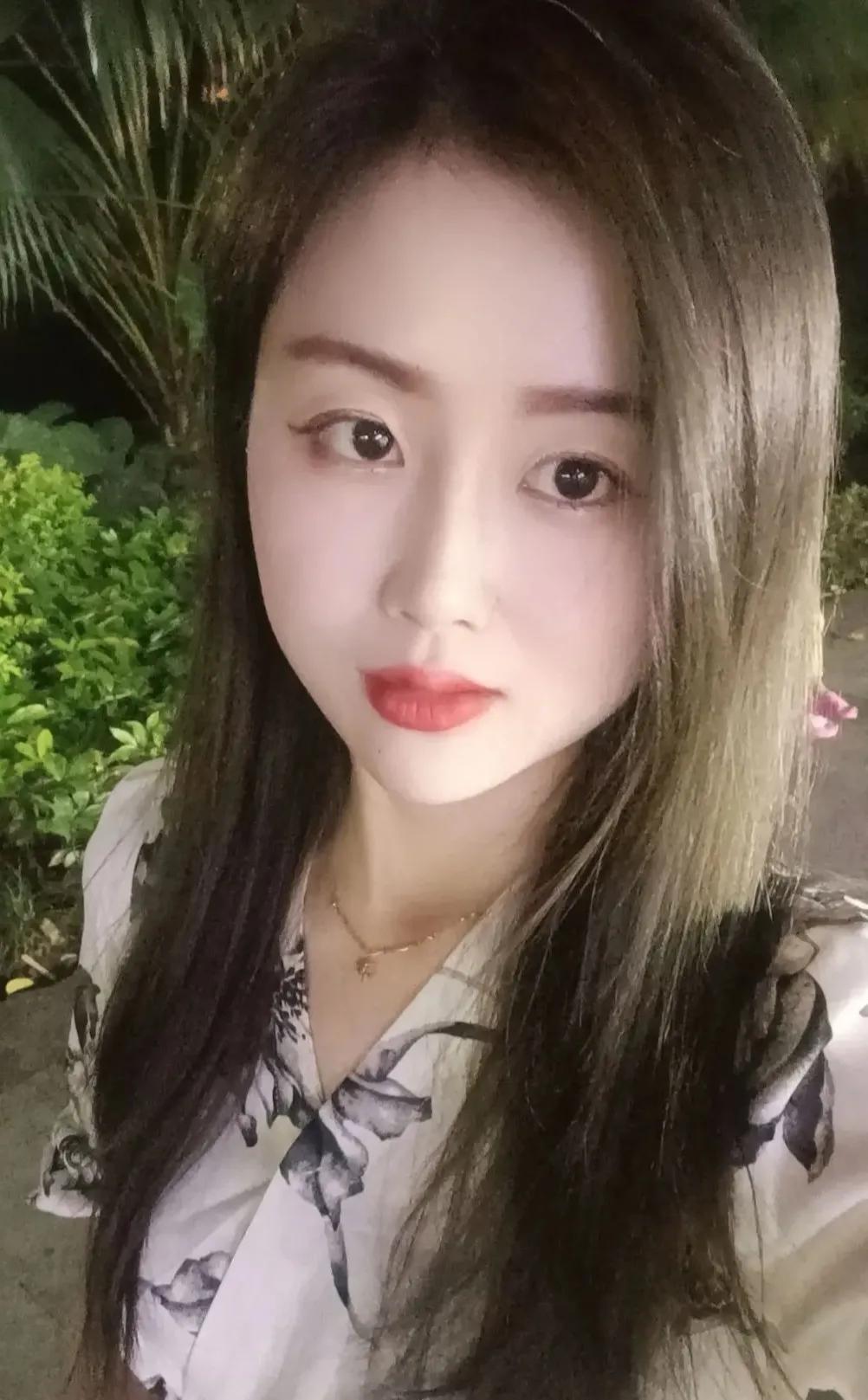 关于结婚，我只有一个小愿望。那就是在婚房的产权证上加上我的名字。我不在意男方的其