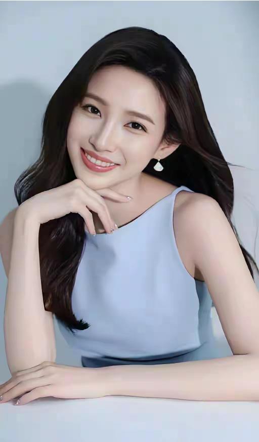 蓝天白云鲜花开，
山青水秀自添彩。
意犹未尽还想来，
梅开二度亦悠哉。