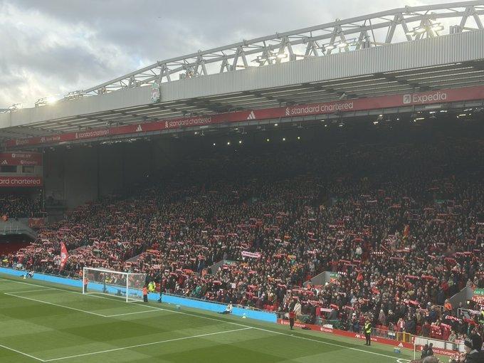 抗议活动之一就是撤掉旗帜 