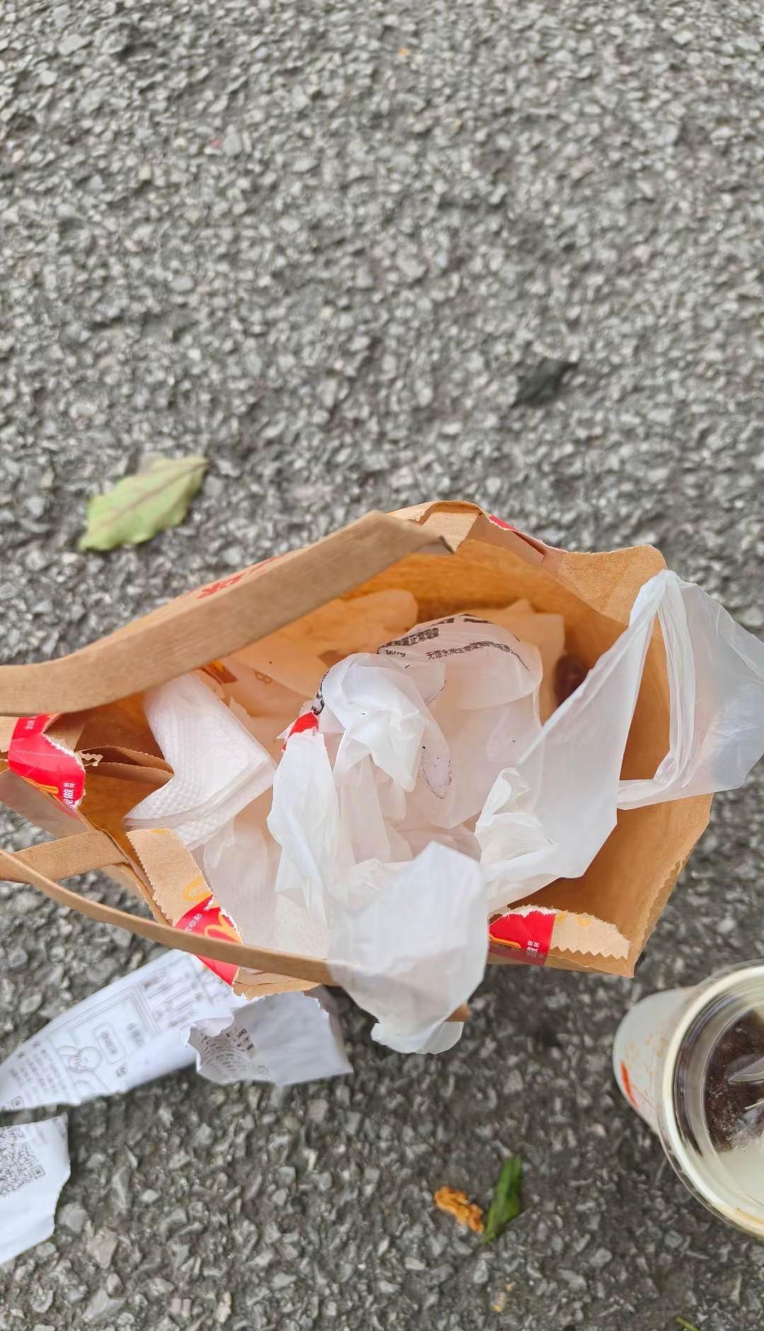 爱一个人的时候，甚至会感谢他的父母，心想着一起健康吧，一起幸福吧，感谢你的出生，