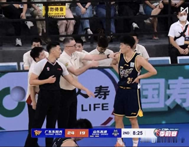 亚科夫列维奇最大惊喜！不似杜锋动辄怒吼，沟通方式焕然一新