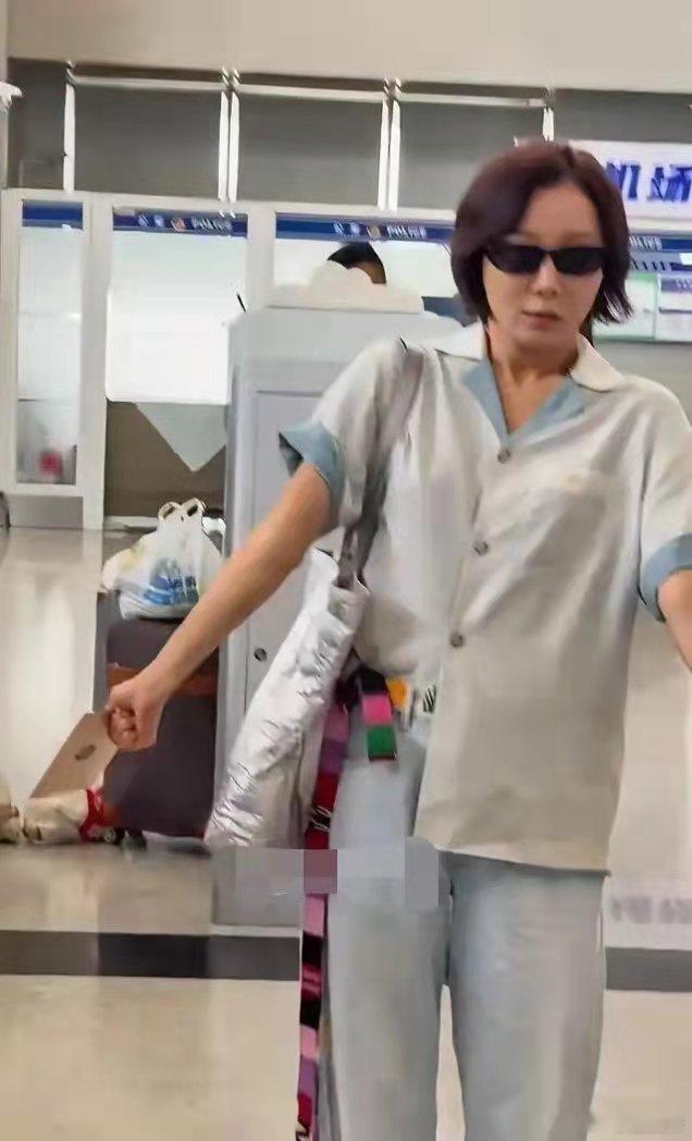 王璐丹机场私服穿搭是什么水平？？ ​​​