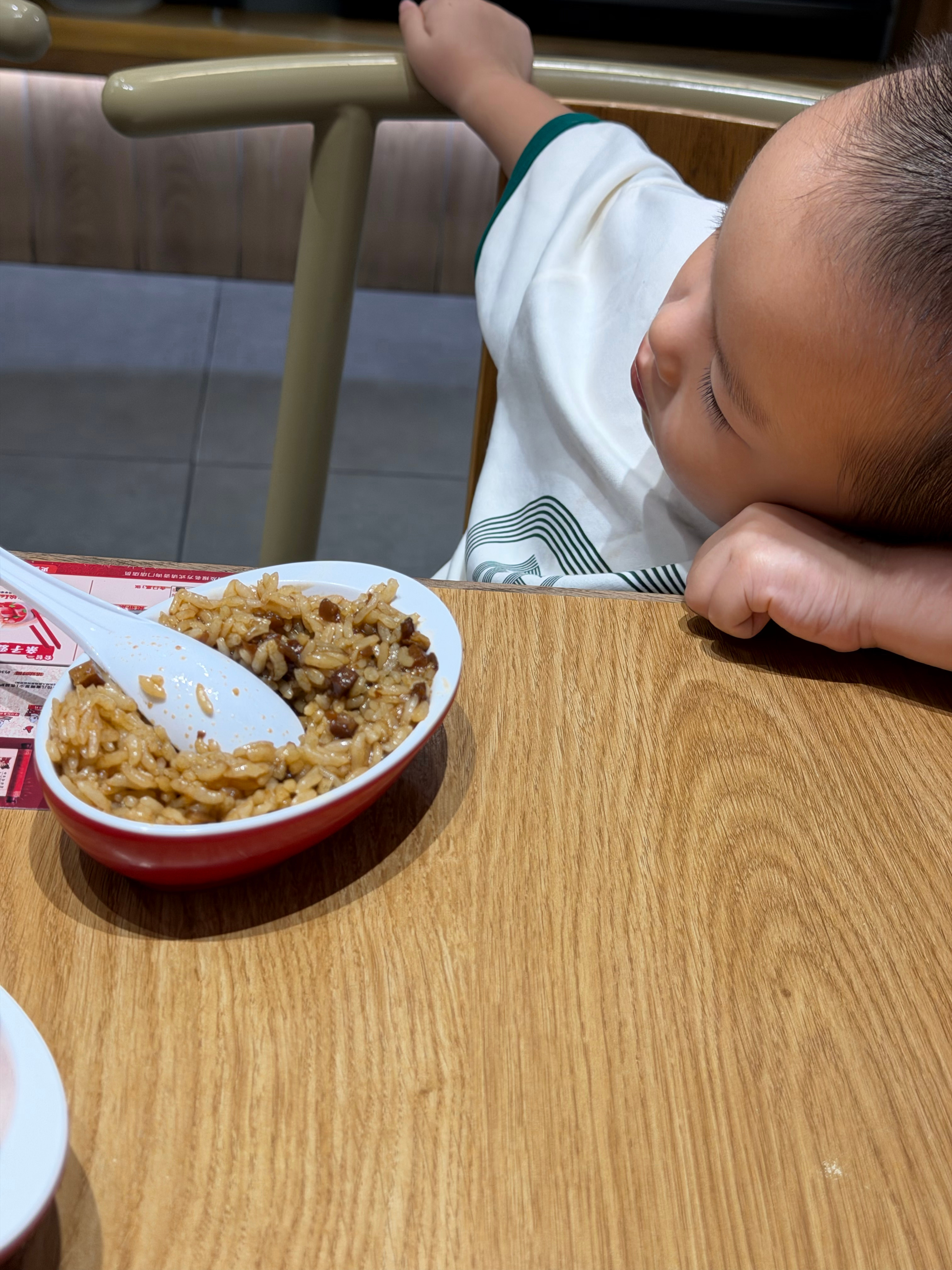 这个小宝大早上被抽三管血，学校入学体检，还没吃饭就被拉去抽血，哭的那个伤心呀说要