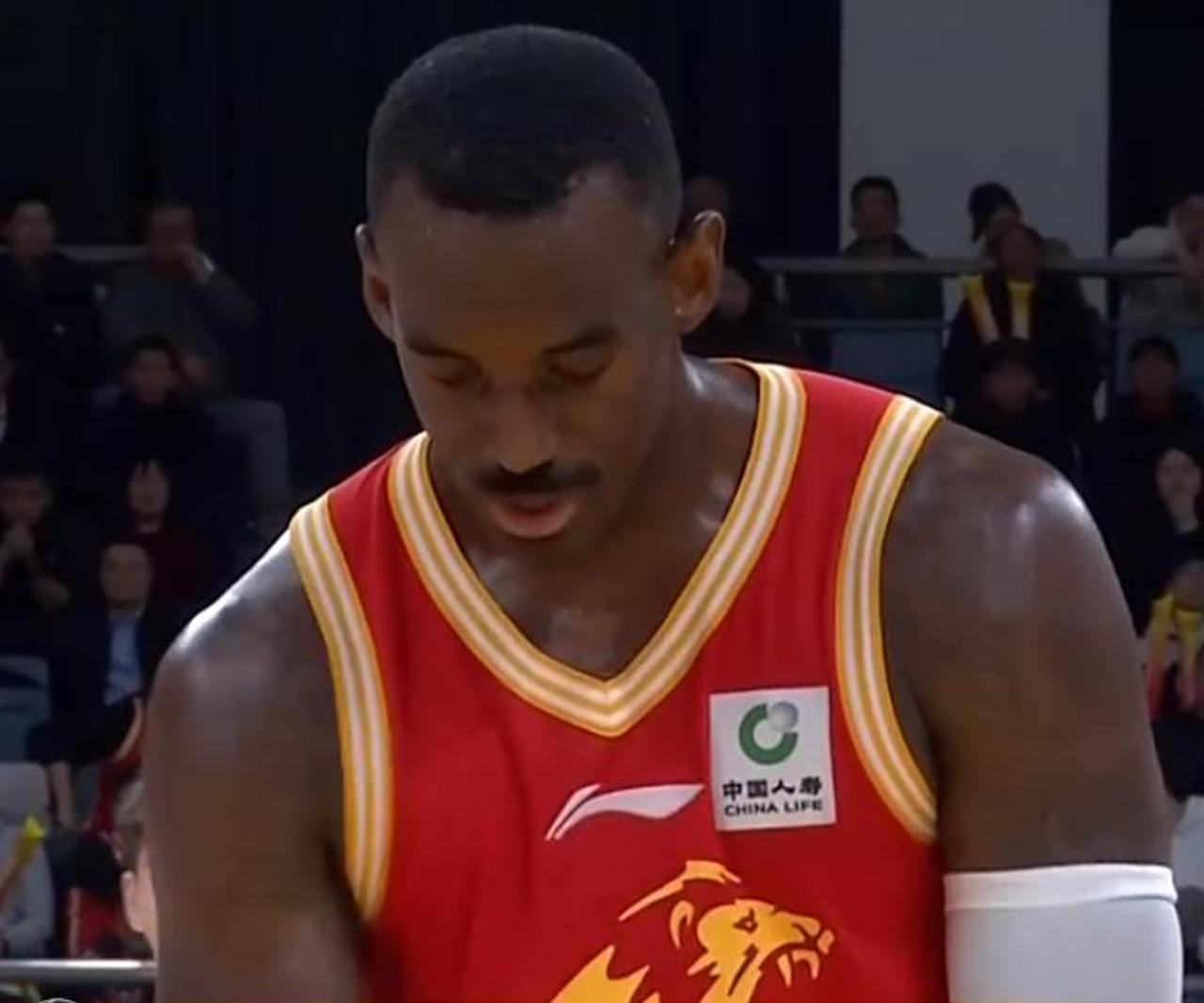 11分16板！辽宁队弃将打出CBA顶级外援的水平，球迷：杨鸣抛弃他后悔吗？
CB