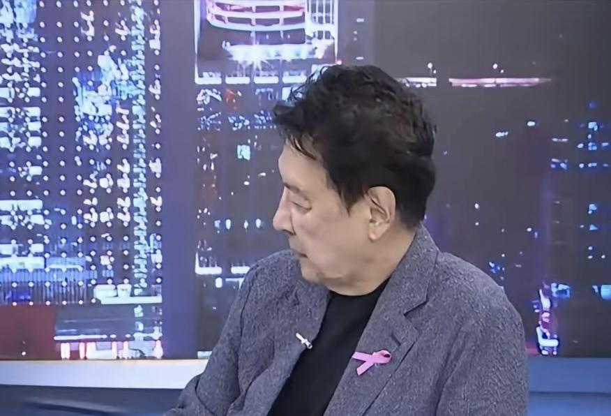 赵少康竟然没有参加昨天国民党党主席的交接仪式，昨天可以说是国民党重要的一个日子，