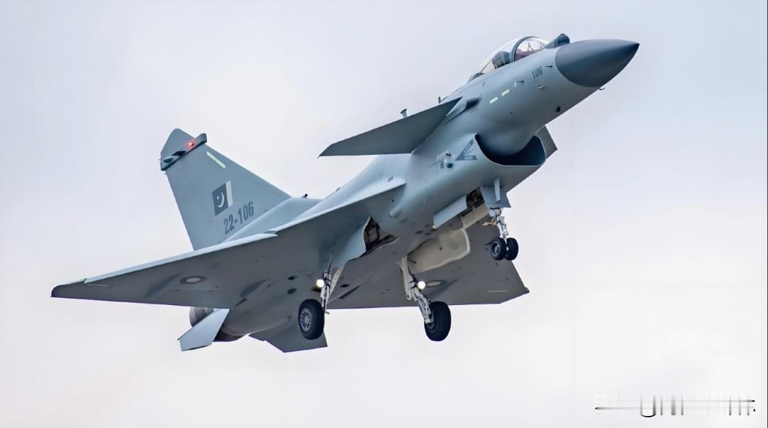 剑拔弩张！美伊谈判即将开启，巴铁全城戒严，伊朗强硬亮出双手底牌
 
中东风云再起