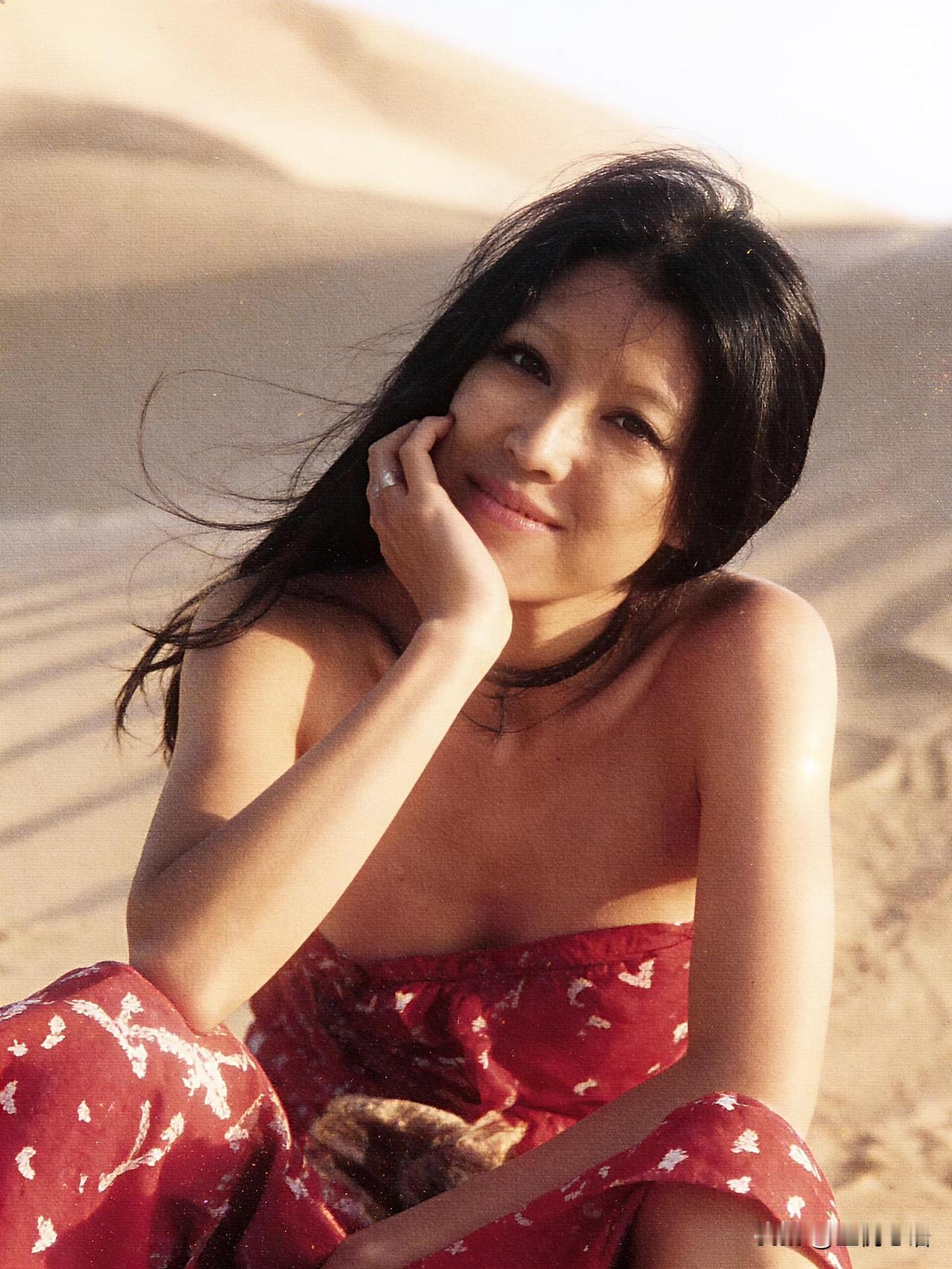 三毛的天真才不是傻
是见过风雨后的选择
重读三毛的撒哈拉故事
还是被她狠狠戳中。