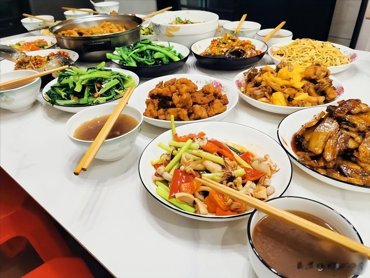 卧床保胎的儿媳，掌控全局的婆婆，被纵容多年的姑姑
桑佳怀孕三个月了，医生让她卧床